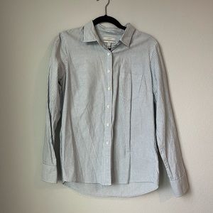 J Crew relaxed fit pin stripe button down Size:6